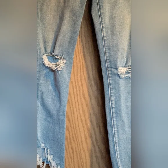 American  Eagle Outfitters High Rise Crop Light Blue Distressed Jeans - Picture 7 of 15